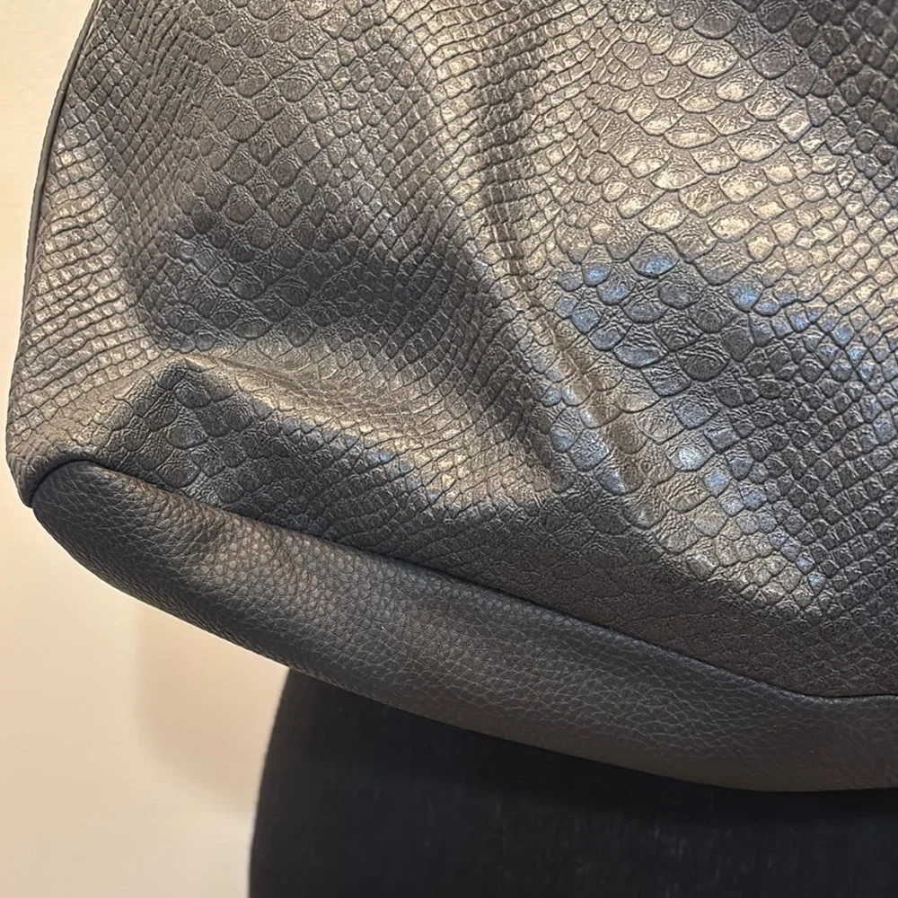 Thirty-One Fashion‎ Games City Charcoal Snake Hobo Shoulder Bag